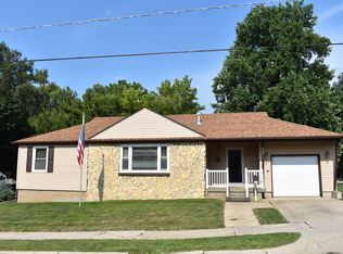 720 S Ottawa Ave, Dixon, IL 61021