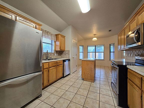 4th image of 4608 Water Oak Dr