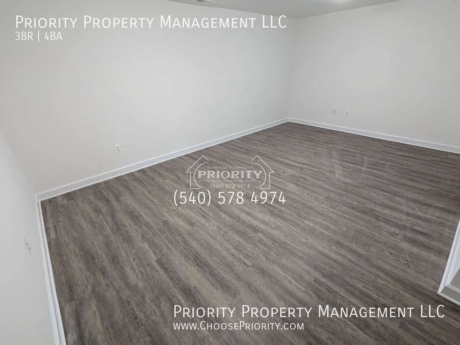 Spacious 3 Bedroom & 3 Bathroom Townhome in Great Location! — Photo 4