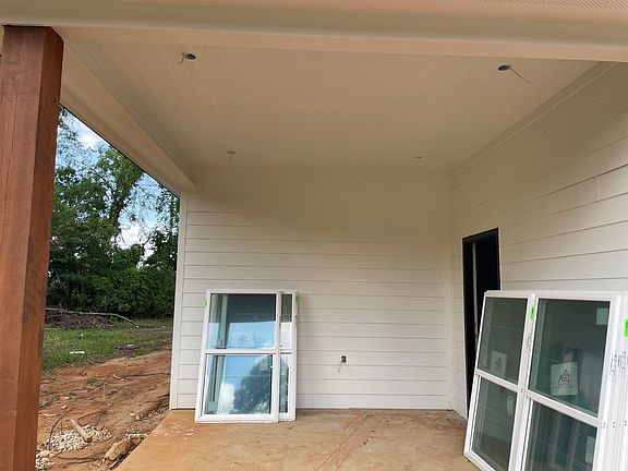 2nd image of 814 Premier Rd