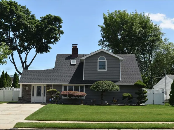 40 Tardy Lane N, Wantagh, NY 11793