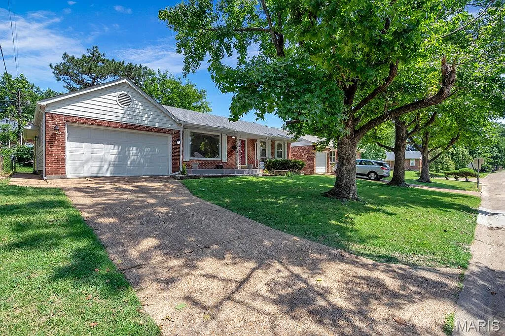 3905 Louis St photo 1