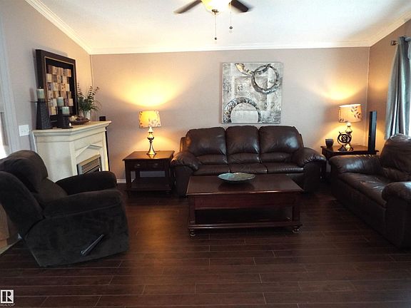 5th image of 1015 Aspen Dr E