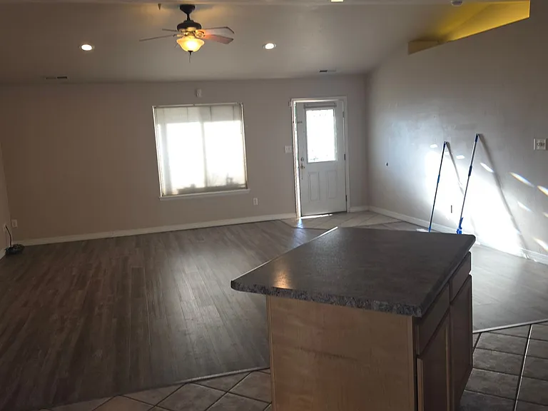 471 Coos Bay St — Photo 3