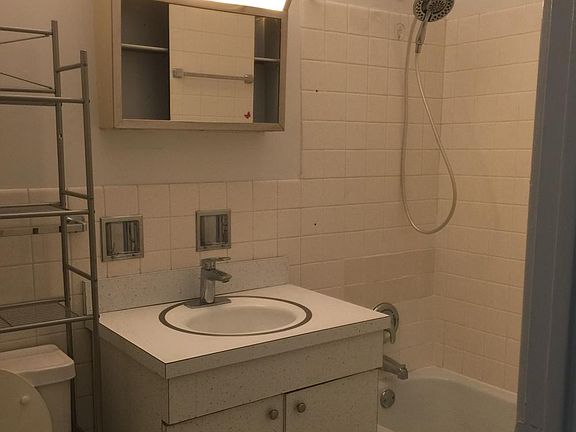 4th image of 4939 S Dorchester Ave APT 2E