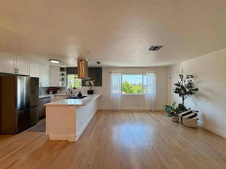 604 E Orange Grove Ave — Photo 44