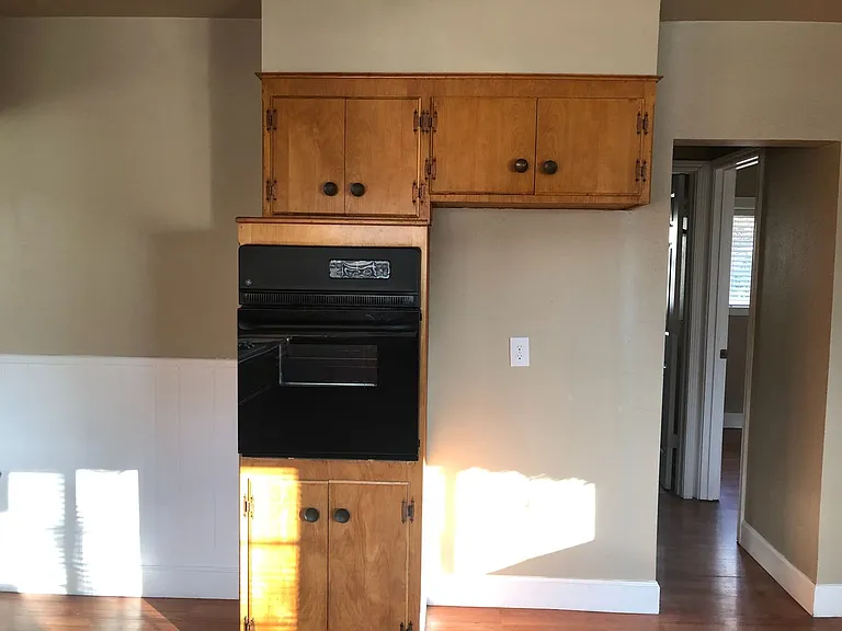 501 Grove St — Photo 8