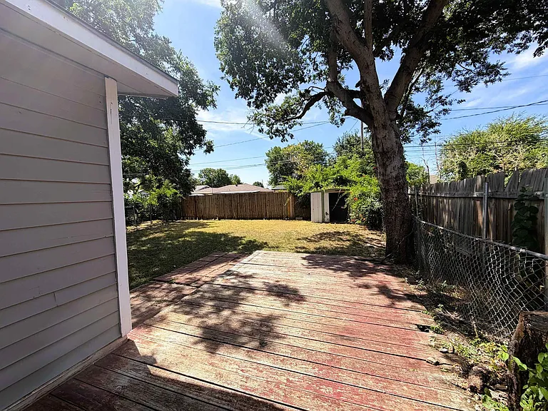 2951 Moffett Ave — Photo 21