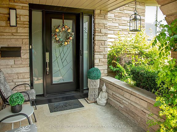 2nd image of 717 Laidlaw Cres
