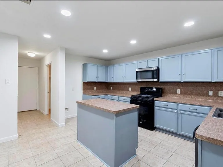 16119 Peach Bluff Ln — Photo 4