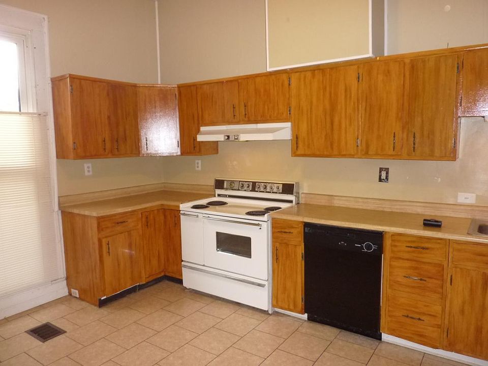 large eat-in kitchen with d/w, disposal, antique electric stove