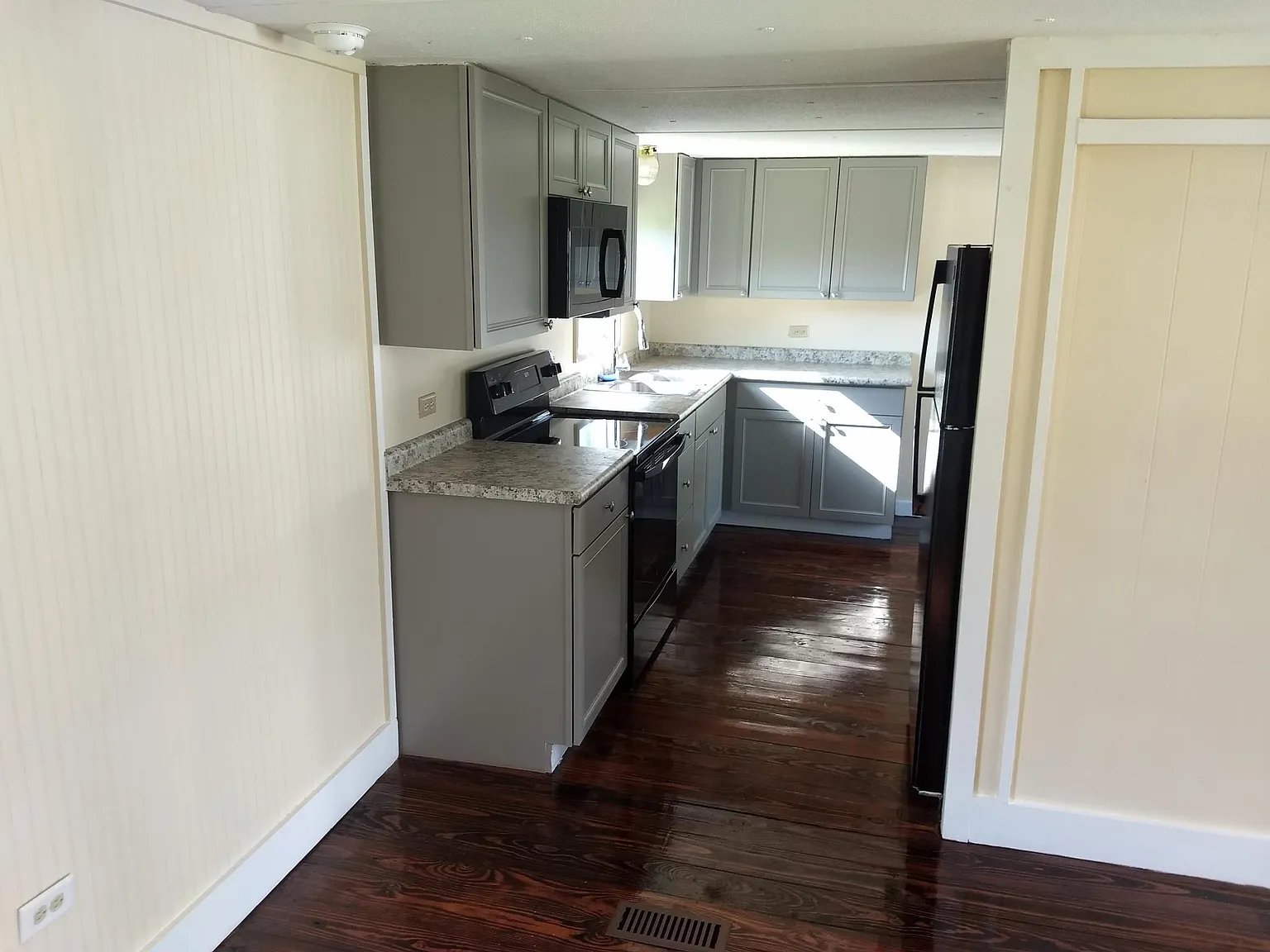 2 bed, 700 sqft, $1,100 — Photo 3
