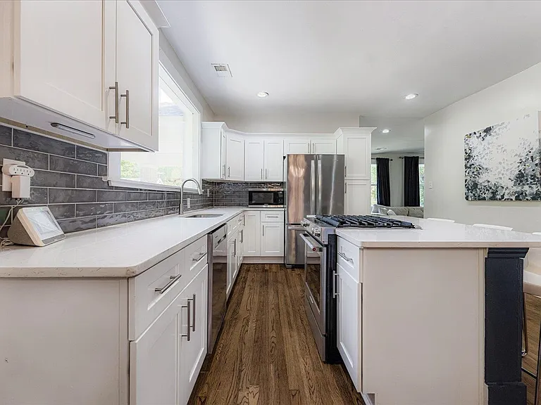 729 N Willett St — Photo 12