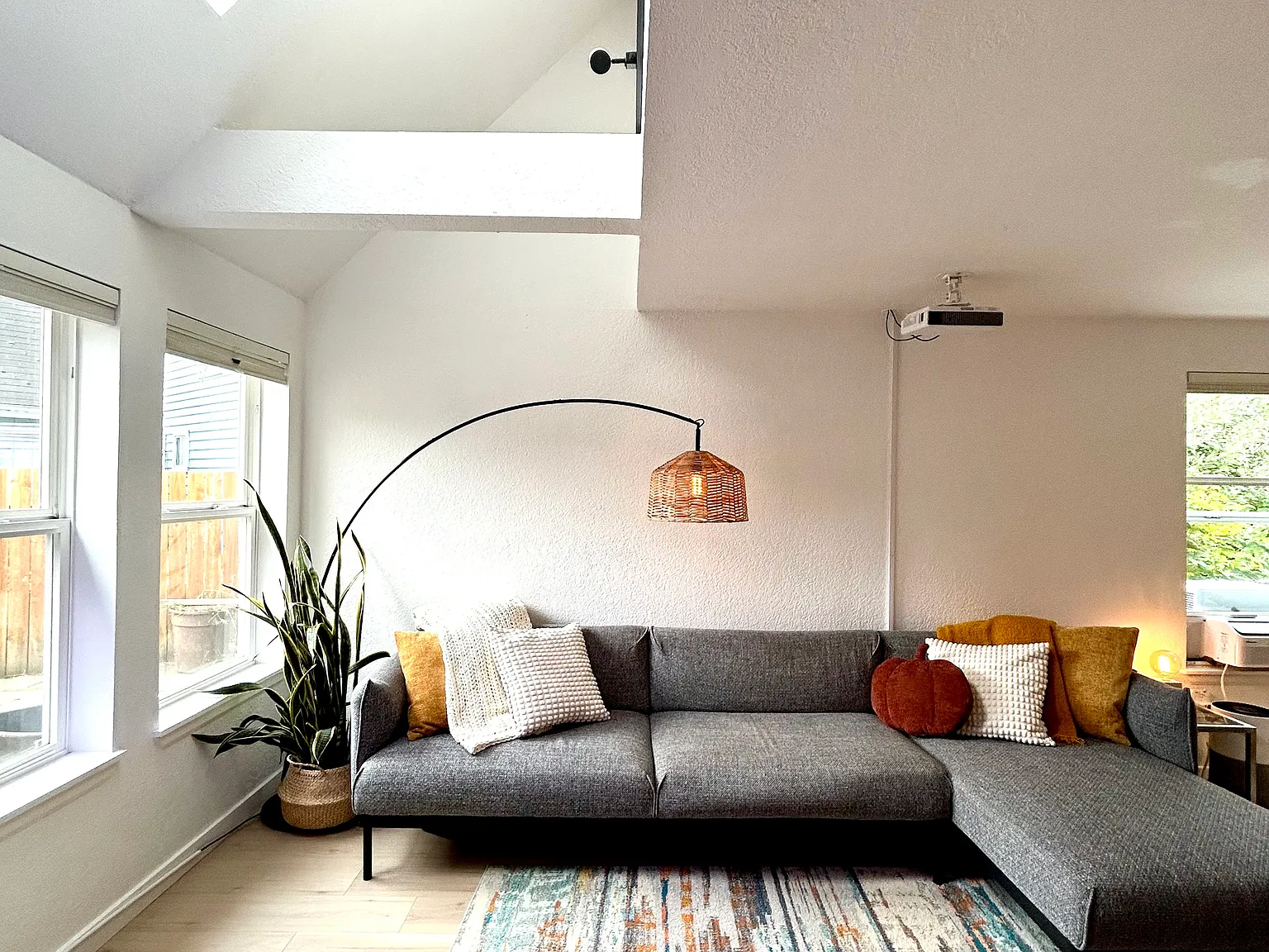 3 bed, 1152 sqft, $2,500 — Photo 2