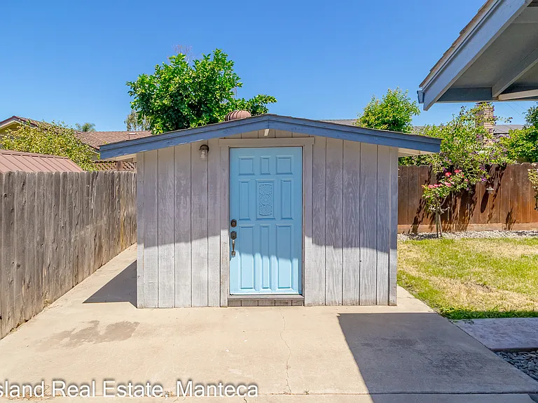 1635 Crom St — Photo 23