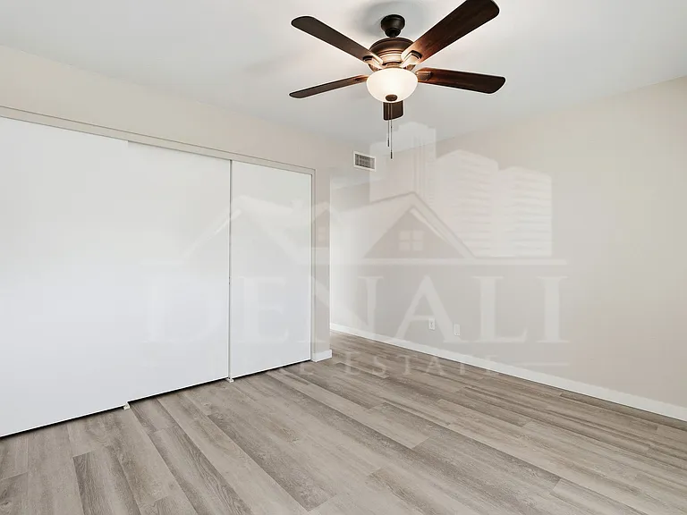 10602 E Elmhurst Dr — Photo 16