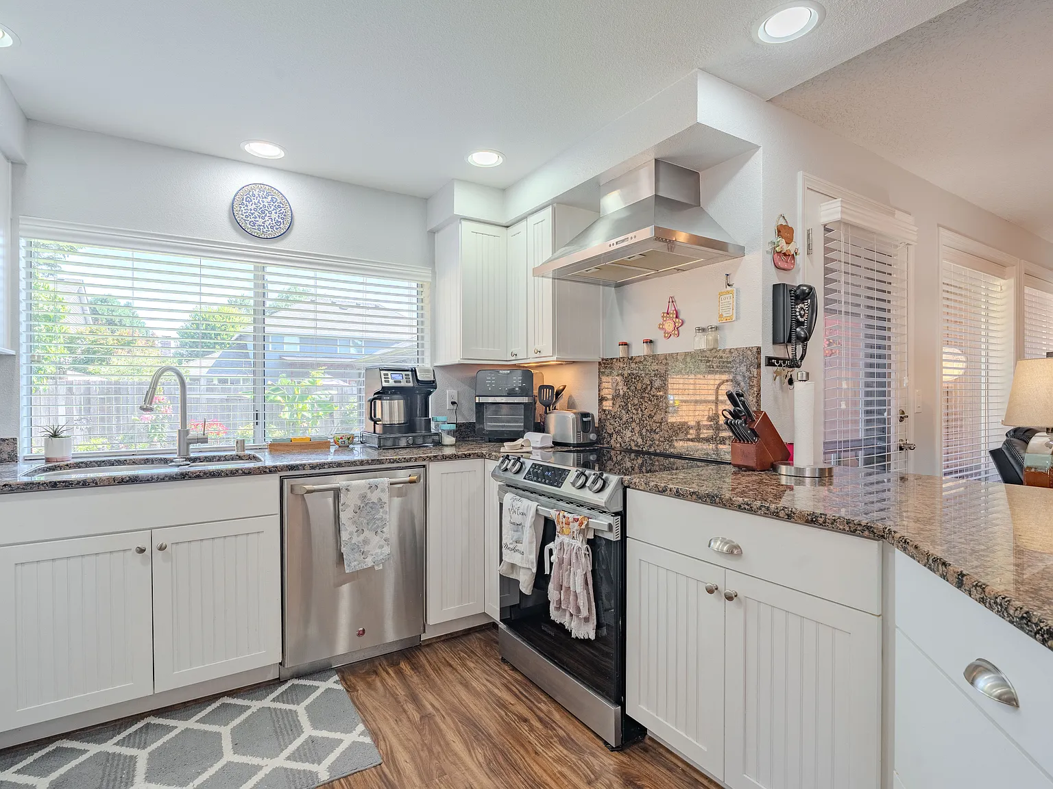 15506 SE Stevenson Dr — Photo 1