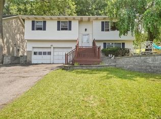 24 Alder Dr, New Windsor, NY 12553