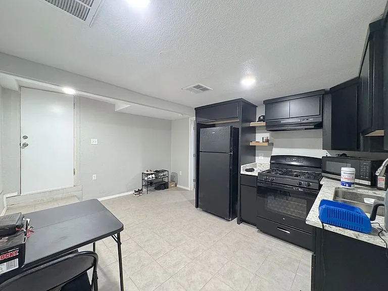 231 Francis St — Photo 6