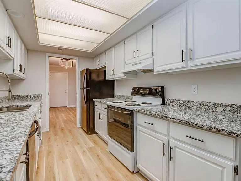 25 Vale Ave #11 — Photo 6