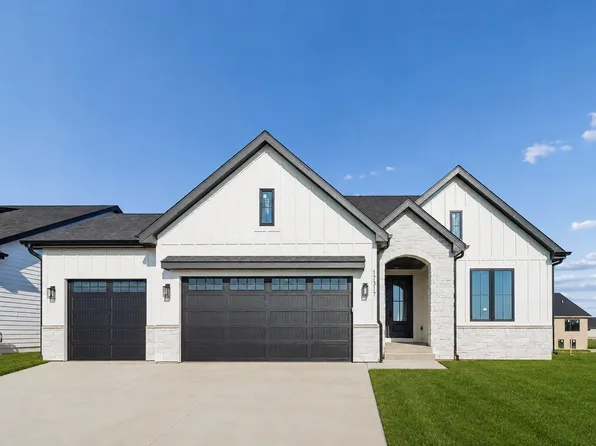 17317 Brookview Dr, Waukee, IA 50263