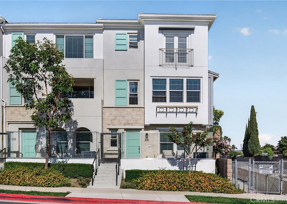 1st image of 205 S Paige Ln
