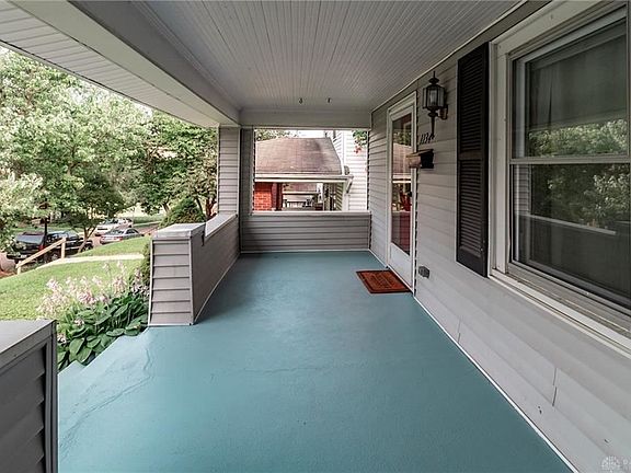 4th image of 1134 Beaumont Ave