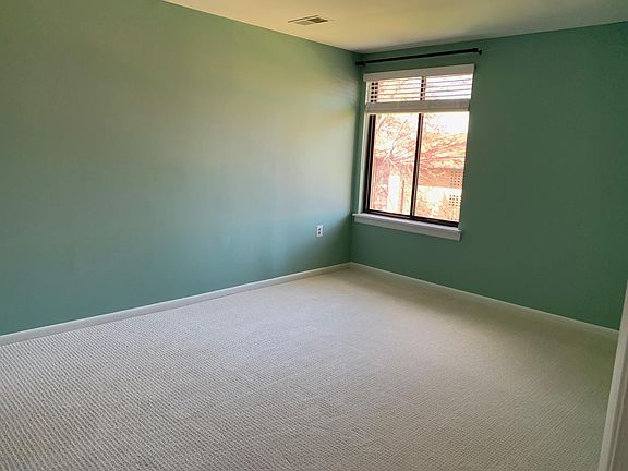 11x15 Primary bedroom