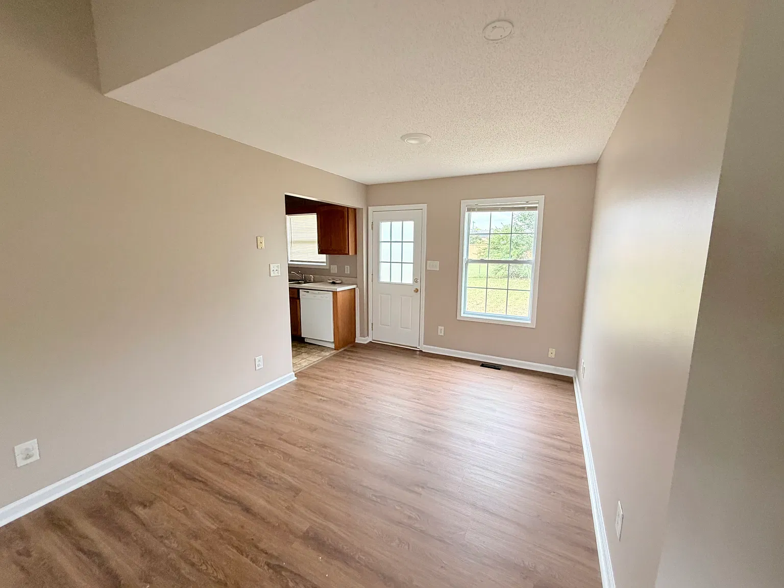 3 bed, 1000 sqft, $1,175 — Photo 4