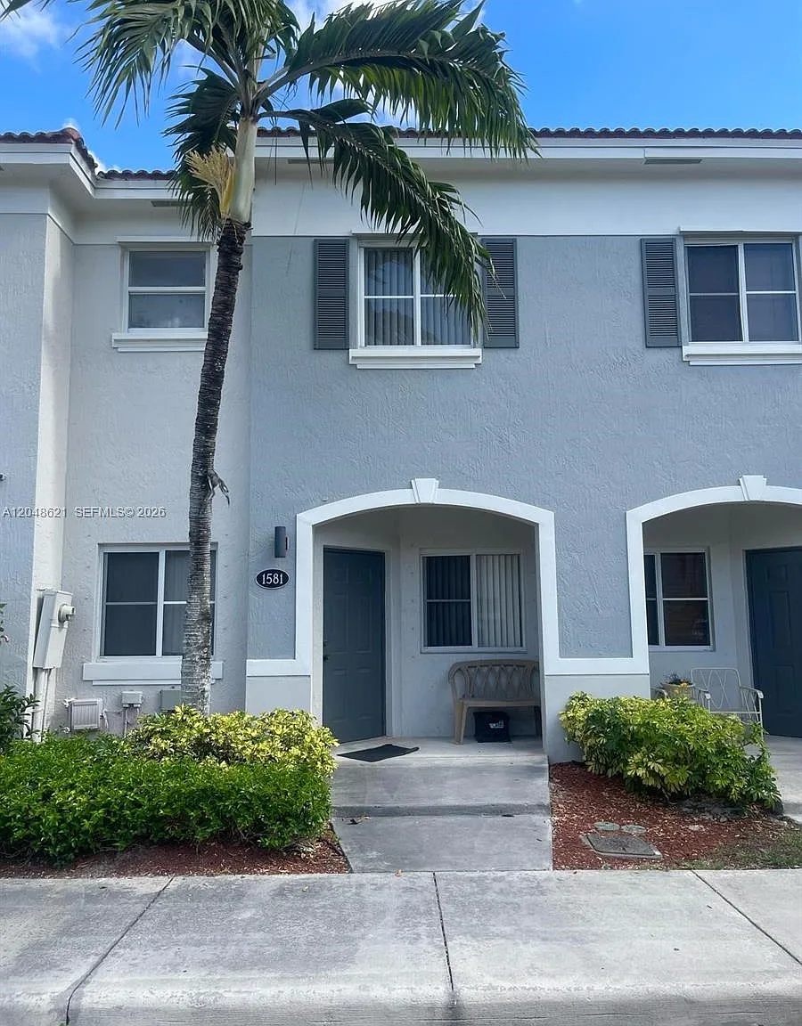 Venetia Grove — Photo 1