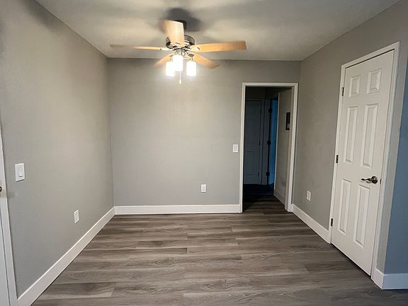 4th image of 66260 Hayvenhurst Ave #219