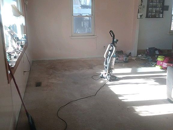 Other part of living room 