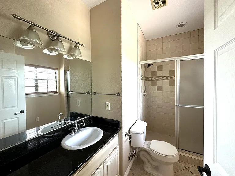 603 E 8th St #C — Photo 10