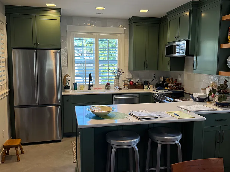 10240 NW Edgewood Dr — Photo 1