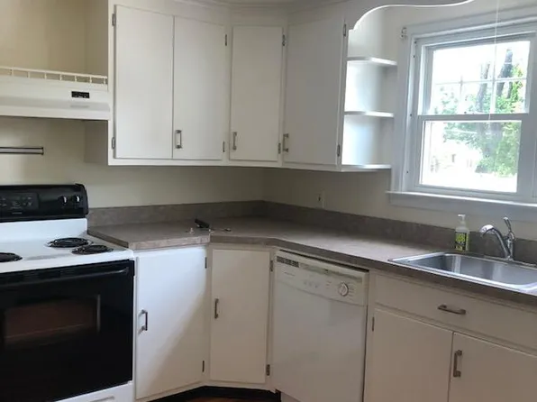 49 Welles Dr N, Newington, CT 06111