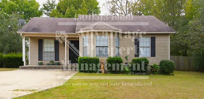 3 bed, 1.0 bath, 919 sqft, $1,000 — Photo 1