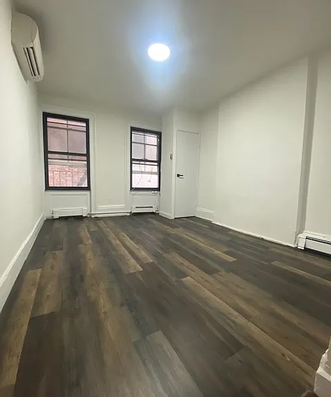 246 W 4th St #3 — Photo 1