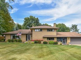 22590 Center Rd, Homeworth, OH 44634