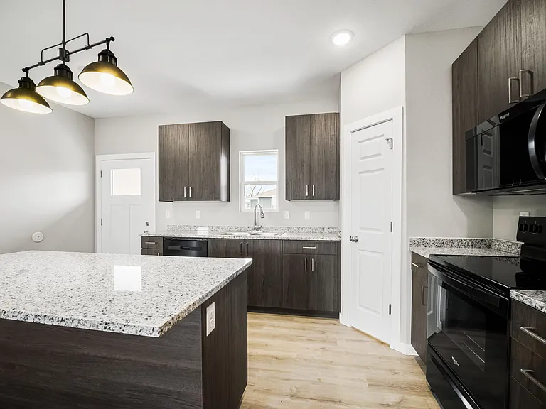 655 E Forest St — Photo 19