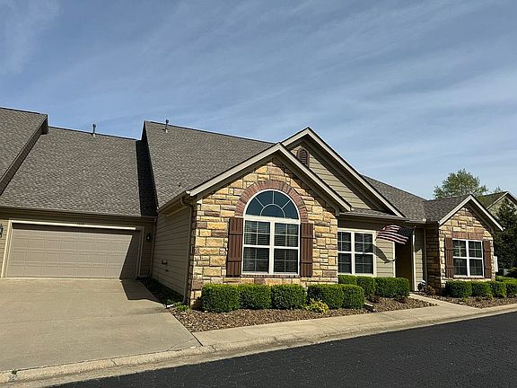 2nd image of 1300 Doe Ln