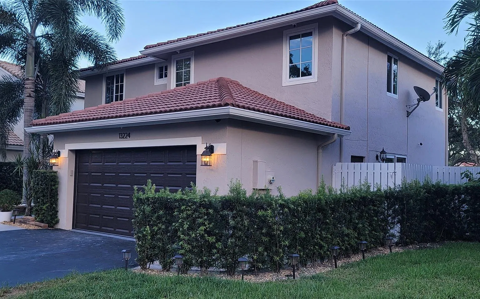 4 bed, 2.5 bath, 1847 sqft, $4,450 — Photo 2