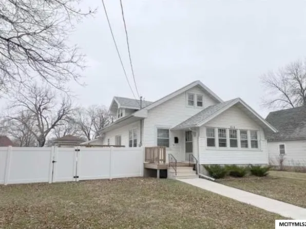 512 8th St SE, Mason City, IA 50401