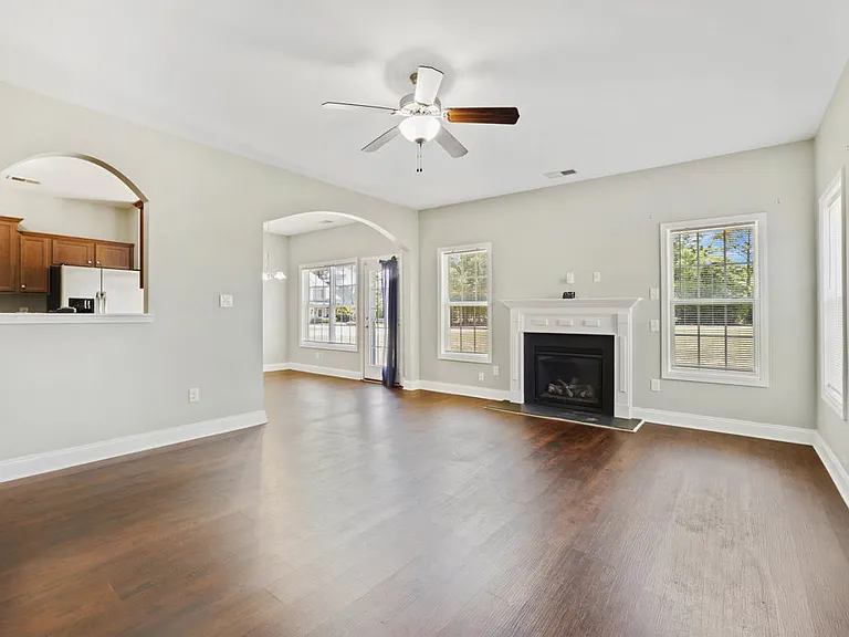 121 Feathers Ln — Photo 11