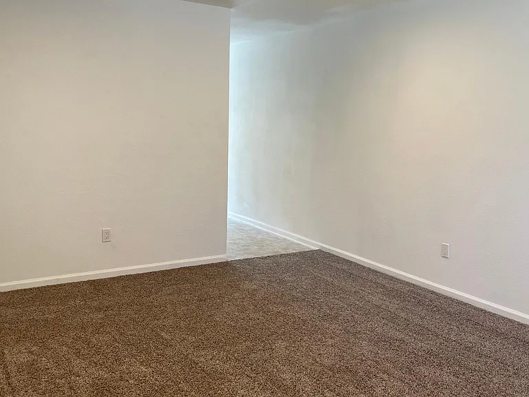 1009 Nimrod Ct #B — Photo 1