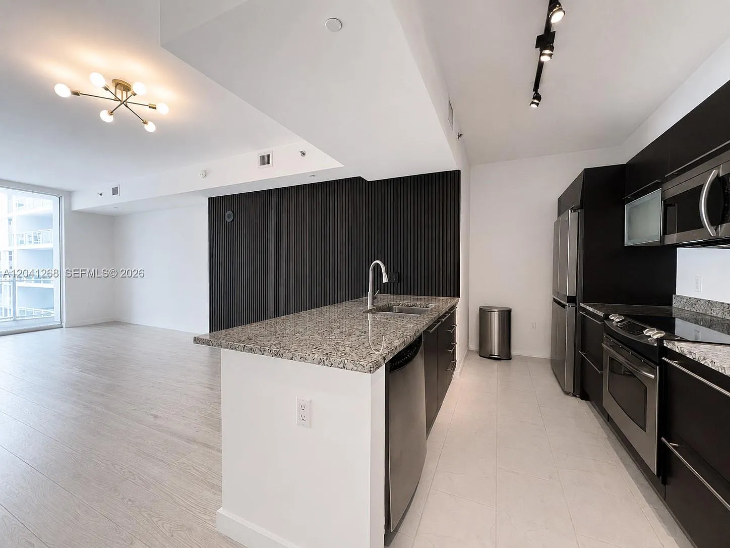 1 bed, 775 sqft, $3,295 — Photo 4