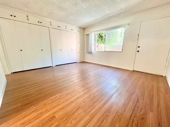 Top-Floor 1 Bedroom in Quiet Bluff Heights Courtyard Complex, 342 Temple Ave APT 3, Long Beach, CA 90814