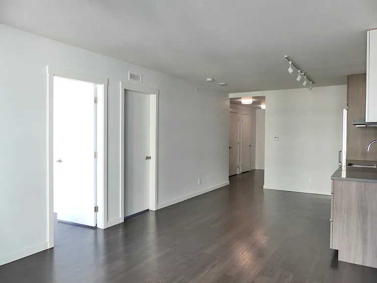 183 Georgia St E — Photo 143