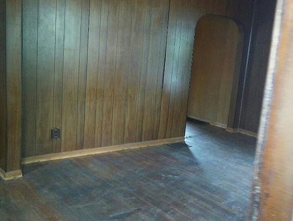 2nd image of 186 16th St NW