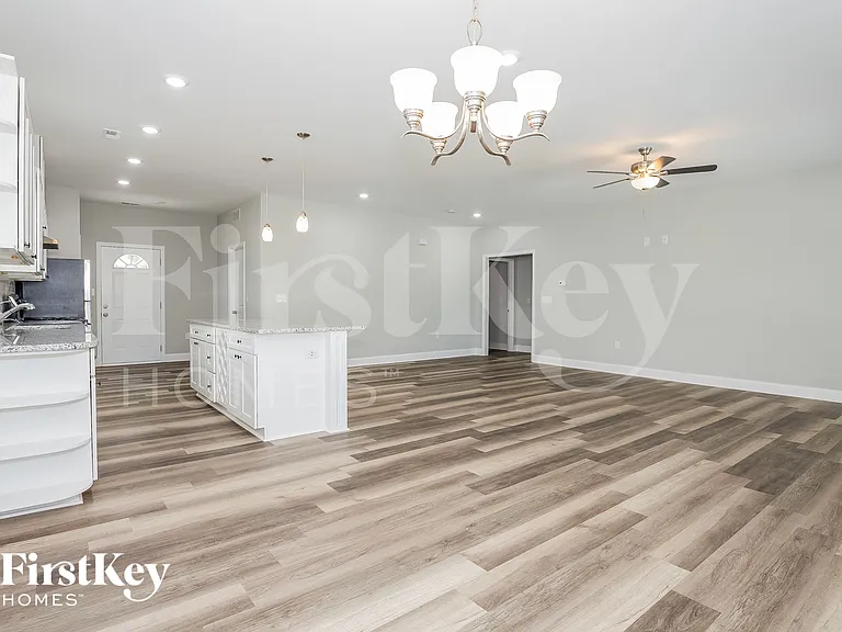 5101 Tuckaseegee Rd — Photo 4