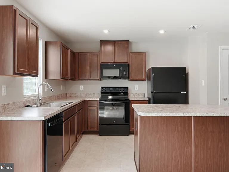 64 Dripping Spring Dr — Photo 4